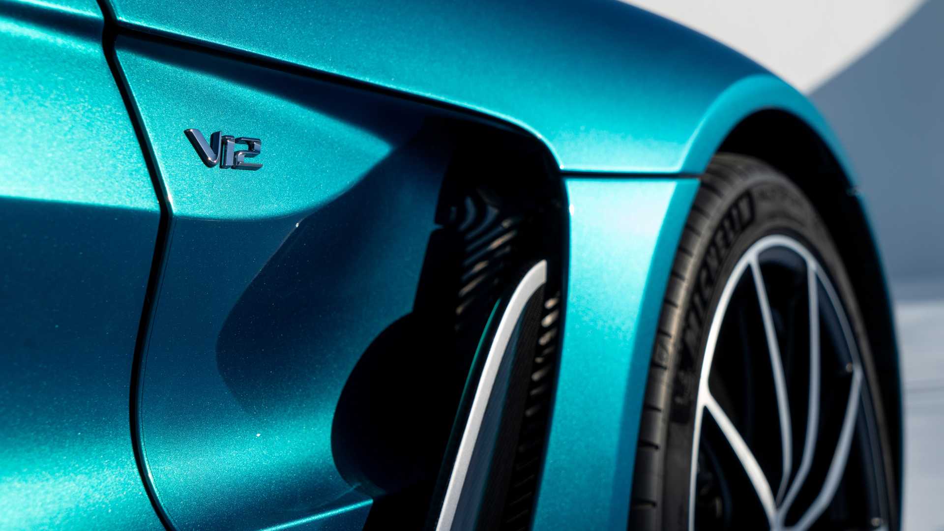 Aston Martin 2023 V12